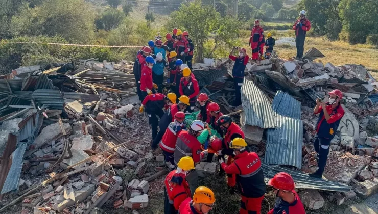 Uşak’ta 5.8 Büyüklüğünde Deprem Tatbikatı Gerçekleştirildi